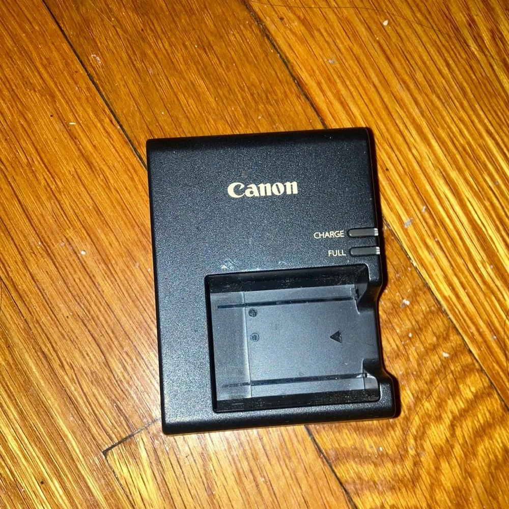 Must Go‼️ NWOT Canon Charger LC-E10E Battery. Read Description Carefully 👇